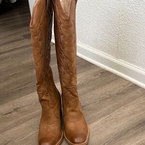 Stylish Tan  Heeled Boots